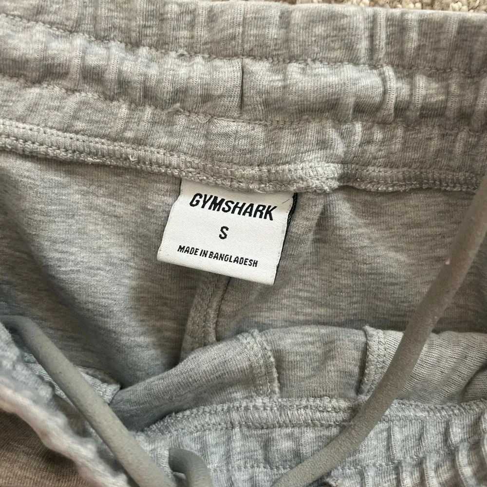 Size small gray gymshark joggers in excellent like-new condition